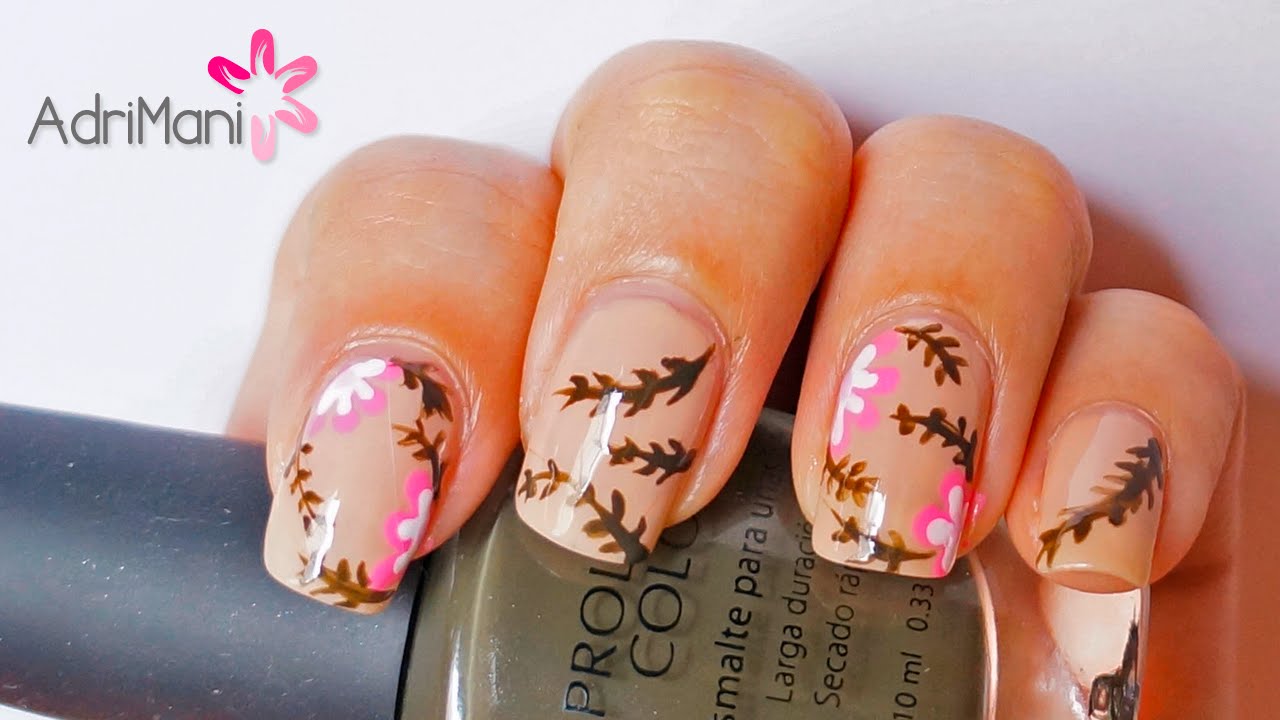 uñas nude con flores