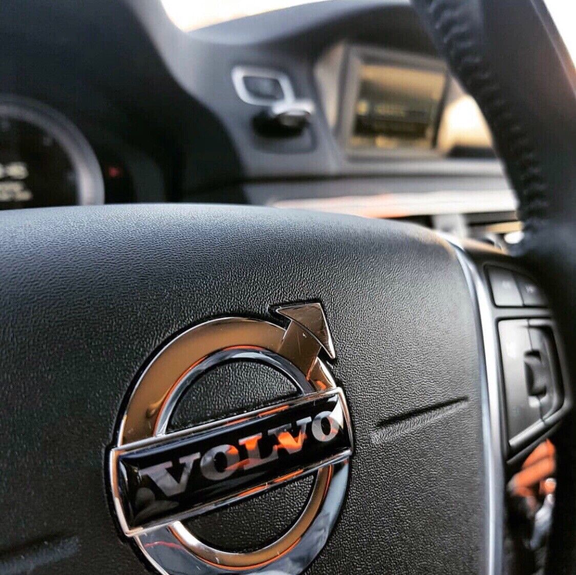 volvo emblem steering wheel