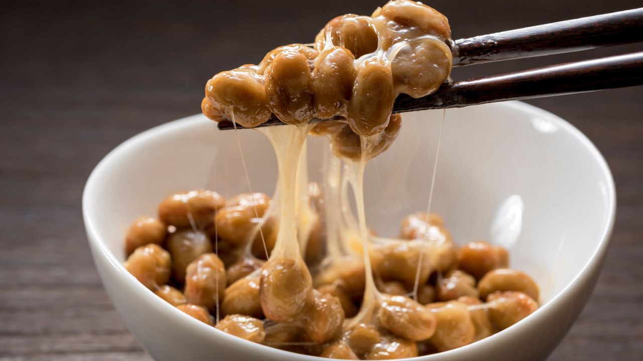 what does natto taste like