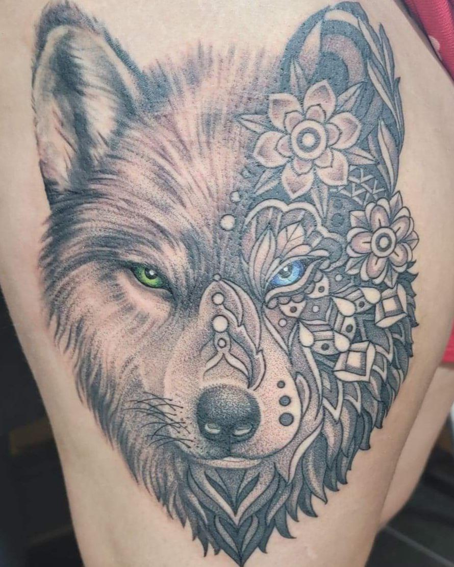 wolf tattoos on thigh