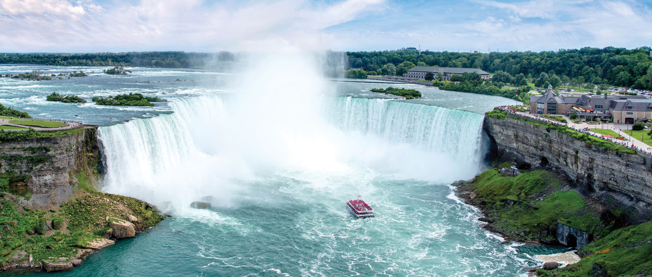 wyndham niagara falls near the falls